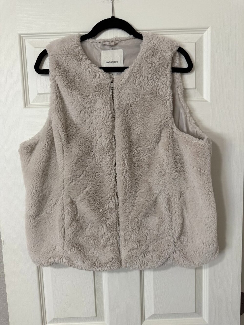 Maurices Women Beige Plush Faux Fur Full Zip Sleeveless Vest Size XL